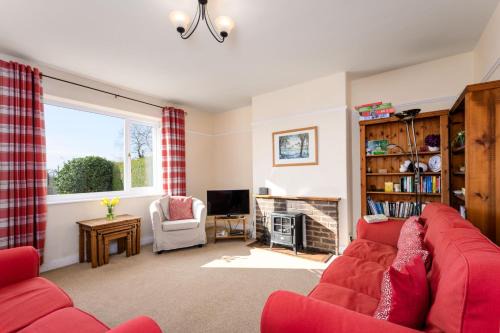 Rhyd-y-foel House | Cosy country cottage, nearby beaches attractions A55