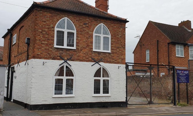 Tewkesbury House | Cosy Detached 2 Bed Cottage in Tewkesbury Centre