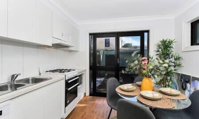 Waterloo House | Cosy Downtown Retreat