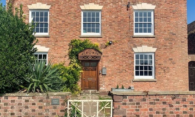 Westbury-on-Severn Other | Cosy Farmhouse in The Forest of Dean Sleeping 12
