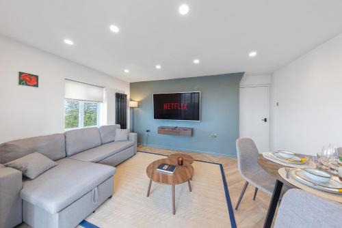 New Eltham Apartment | Cosy Flat with Stunning Views