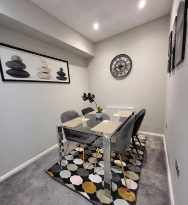 Newham Apartment | Cosy Four Bedroom Home