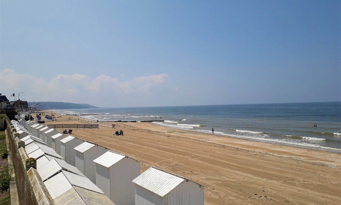 Merville-Franceville-Plage Apartment | Cosy new apartment 300m from the sea