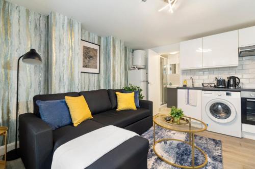 Markhouse Apartment | Cosy Gem Next Transport easy access central London