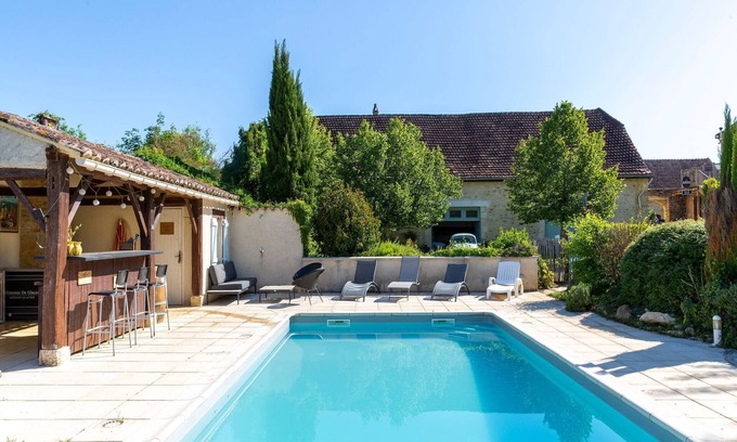 Degagnac House | Cosy gîte with heated pool and jacuzzi