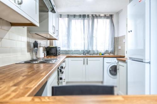 St Luke's House | Cosy Guest House in Central London