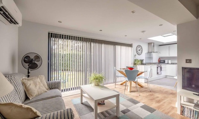 Windlesham House | Cosy home nr Sunningdale/Ascot/Wentworth Golf Club