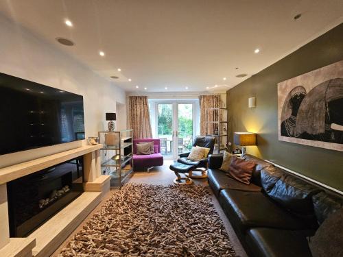 Northenden House | Cosy Home With Garden & Driveway, 6min To Airport