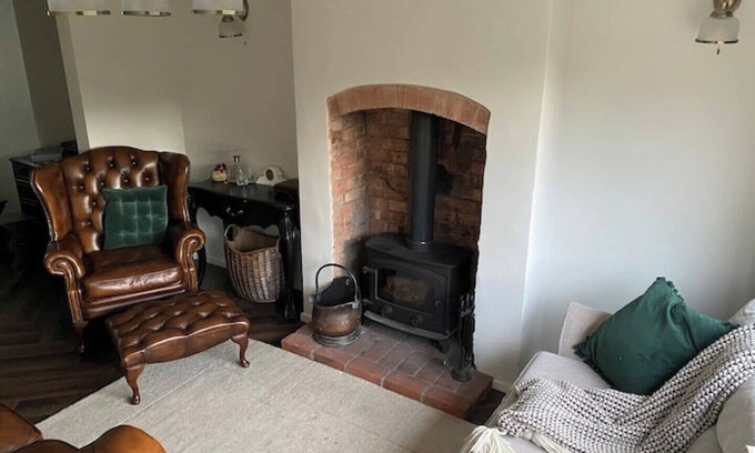 Catshill House | Cosy House Rural Setting