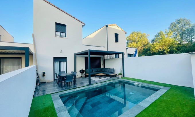 Saussan House | Cosy house with private pool close to beaches.
