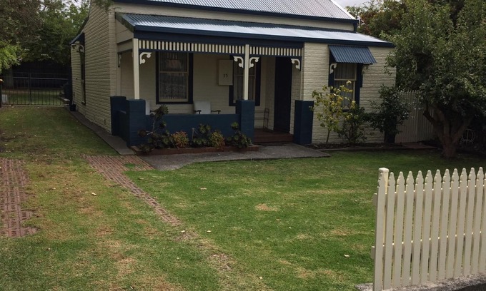 Inverloch House | Cosy Inverloch Beach Cottage