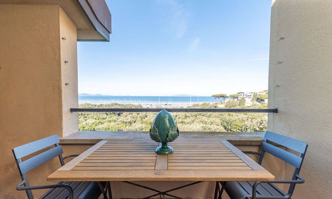 Punta Ala Apartment | Cosy apartment for 4 people with WIFI, A/C, TV, terrace, pets allowed and parking