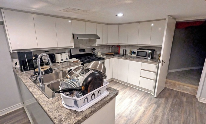 Regal Heights House | Cosy large 2-bedroom basement apartment in Corso Italia, Toronto with WiFi, AC