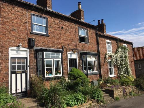 Tealby House | Cosy Lincs Wolds cottage in picturesque Tealby