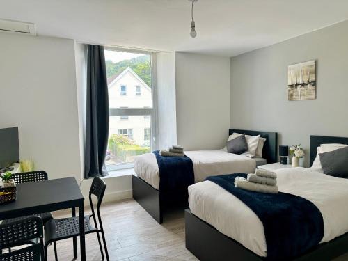 Briton Ferry Apartment | Cosy Modern 2 Bedroom Apartment - Neath Road Port Talbot Near Briton Ferry Train Station