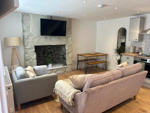 Bangor House | Cosy modern miners cottage