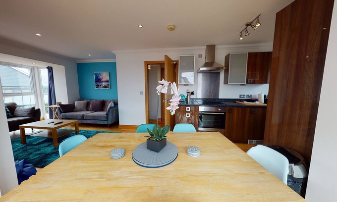Pembroke Dock Apartment | Cosy Modern Town House in Quiet Location- Sleeps 8