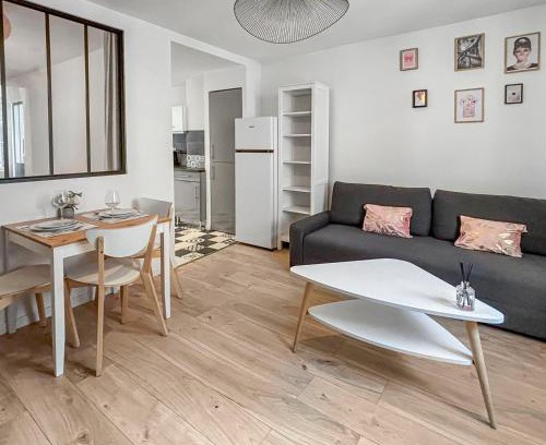 Melun Apartment | Cosy & Moderne avec verrière