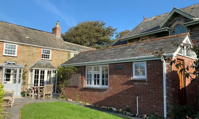 Trevone Cottage | Cosy modernised Cornish Cottage 3 mins from the beach