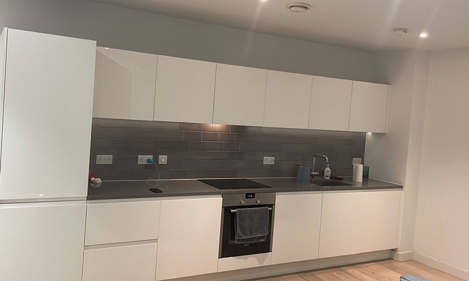 Royal Docks Apartment | Cosy one bedroom apartment on the 5th floor royal wharf e16 *High Spec*