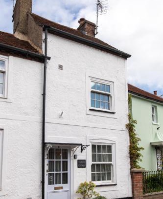 Titchfield House | Cosy Period Cottage in Titchfield Village