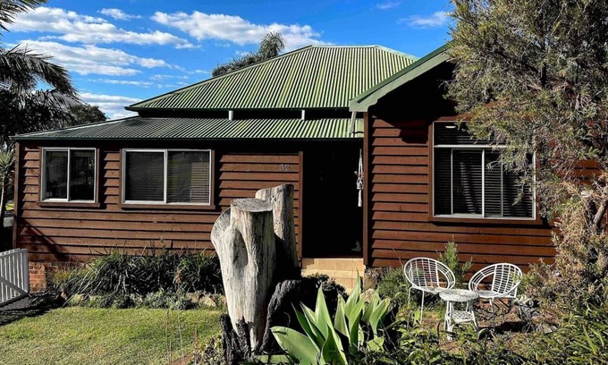 Port Kembla House | Cosy Port Kembla Cottage