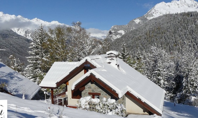 Oz Ski Chalet | Cosy private chalet at the foot of the slopes, Oz, Alpe d'Huez ski area