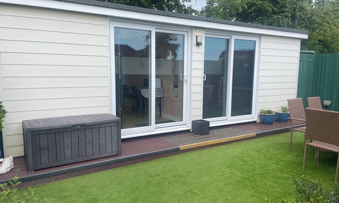 Hove Ski Chalet | Cosy Private Chalet no.1 in Hove