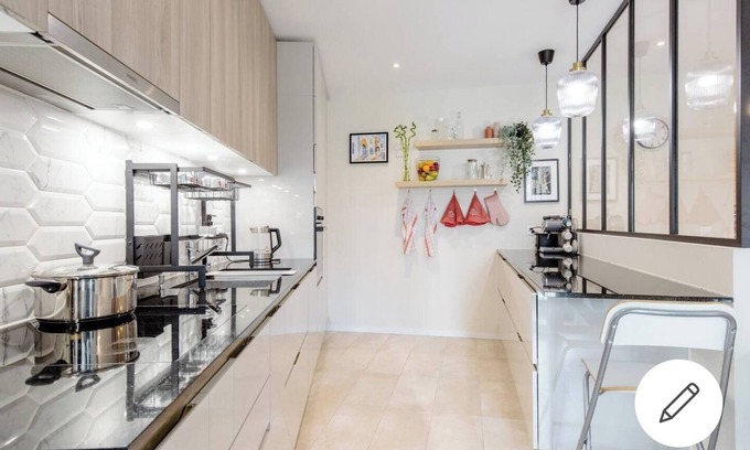Vernier Bed & Breakfast | Cosy private room in a spacious apartment - Geneva