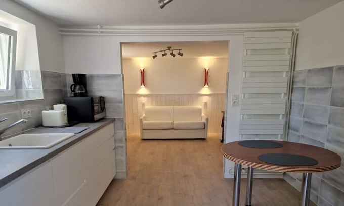 Saint-Ideuc Apartment | Cosy, quiet studio in a cul-de-sac Paramé center, 7 mins from the main beach of Saint Malo