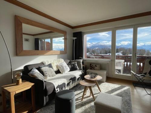 Lens Apartment | Cosy Rooftop Downtown Crans-Montana with Stunning View and Swimming Pool