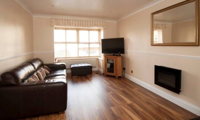 Cheshunt House | Cosy Room With Bathroom in Cheshunt