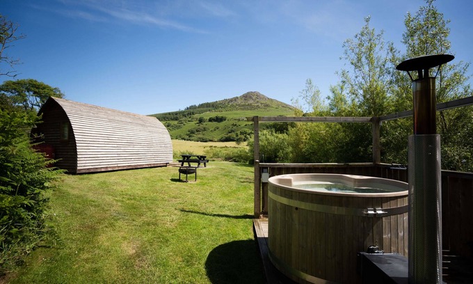 Garn Fadryn Cabin | Cosy Rural Cabin With Hot Tub