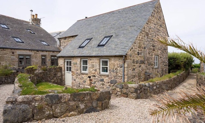 St Ives House | Cosy Rural Garden Cottage Sea Views Near St Ives