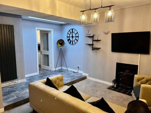 Bangor House | Cosy Seaside Cottage