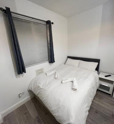 Faraday Apartment | Cosy Self contained Studio flat