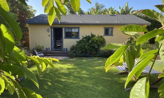 Solana Beach House | Cosy Solana Beach Guest Cottage/Studio in perfect location.