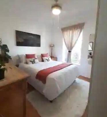 Gordons Bay Central House | Cosy Stay - Homestay with Linda & Garfield