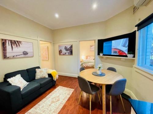 Neutral Bay Apartment | Cosy Stay - Neutral Bay 1 Bdrm