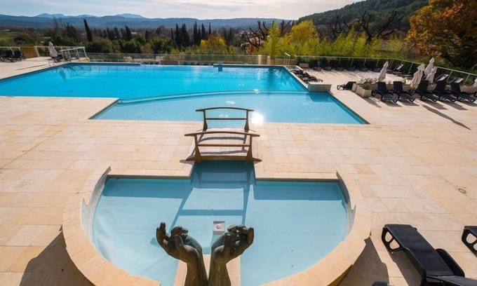 Callian Apartment | Cosy studio | 2 piscines + vues imprenables