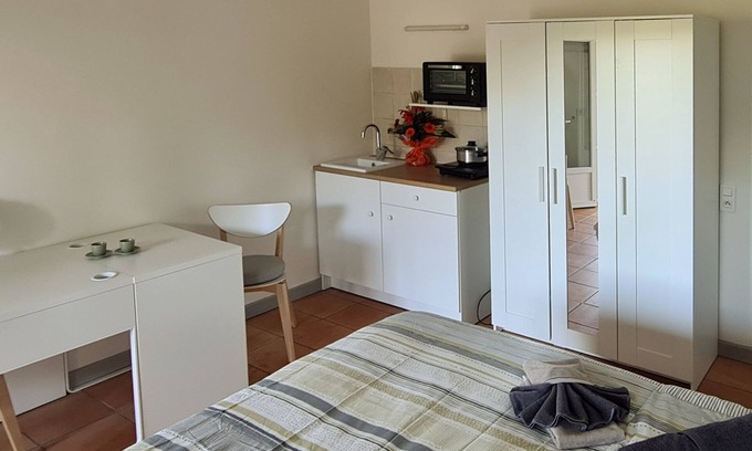 Montagnac Apartment | Cosy studio between mountains, sea and vineyards