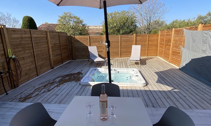Les Maillans Apartment | Cosy Studio with Private Jacuzzi - Côte d'Azur