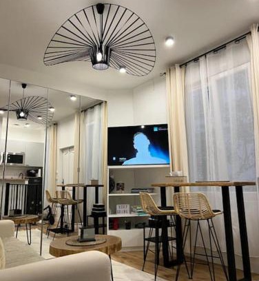 Quartier de l'Ecole-Militaire Apartment | Cosy Studio near Eiffel Tower