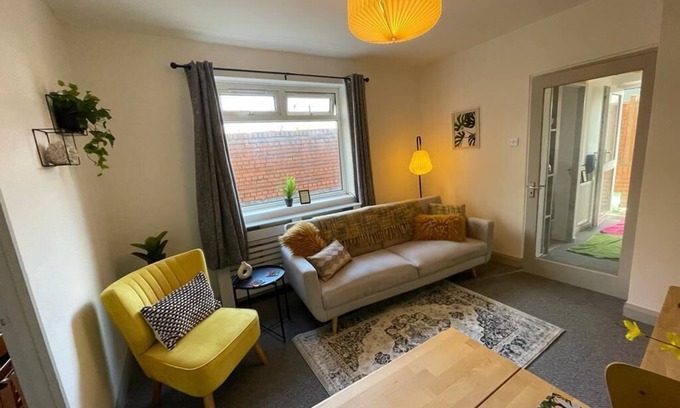 Grangetown Apartment | Cosy stylish 2-bedroom apartment easy access to Cardiff
