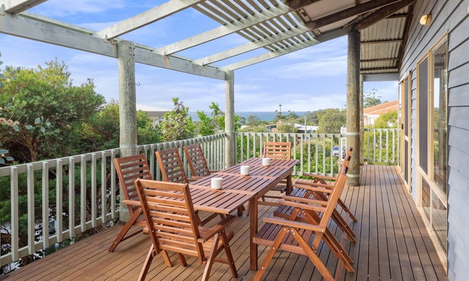 Eagle Bay House | Cosy Timber Holiday Home Boasting Stunning Bay Views