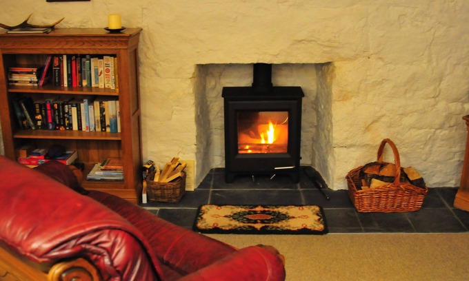 Fort William Cottage | Cosy, traditiional stone cottage in Glen Nevis with wood burning stove.