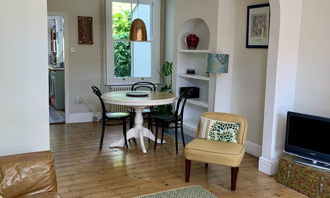 Arbury Cottage | Cosy Victorian cottage close to Cambridge University colleges and city centre.