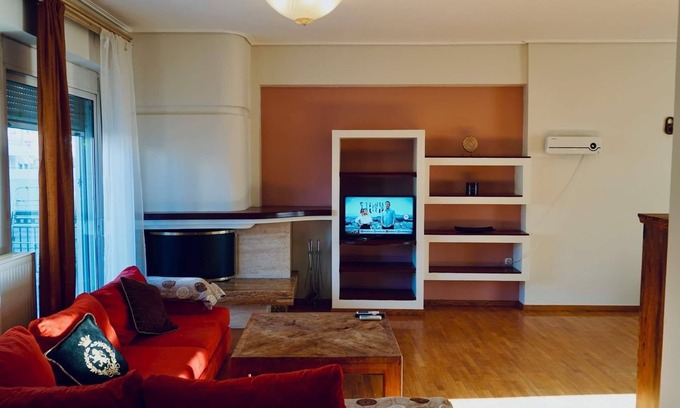 Volos City Centre Apartment | Cosy Volos Apartment With a View of Mount Pelion few Minutes From Port & Trains
