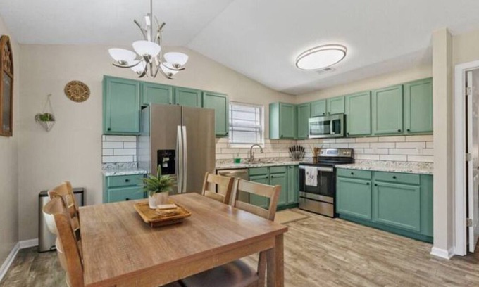 Cedar Bluff House | Cosy W Knoxville Gem