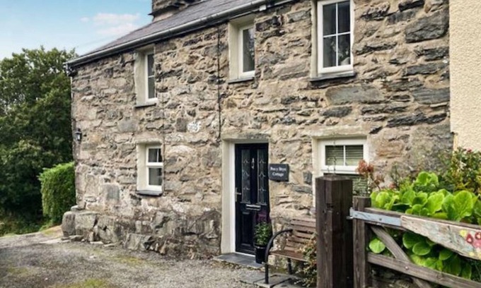 Rhiwbryfdir Cottage | Cosy welsh cottage in the heart of Snowdonia National Park